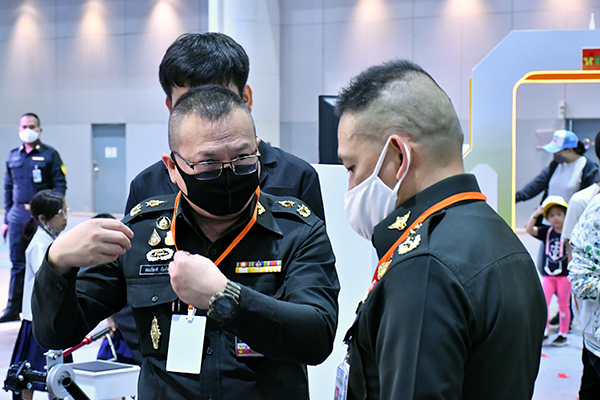 ๒๓ พ.ย.๖๓ พล.ท.คงชีพ ตันตระวาณิชย์ จก.วท.กห. เดินทางไปเยี่ยมชมงานมหกรรมวิทยาศาสตร์และ เทคโนโลยีแห่งชาติ ประจำปี ๒๕๖๓