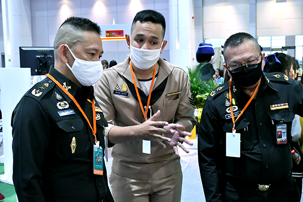 ๒๓ พ.ย.๖๓ พล.ท.คงชีพ ตันตระวาณิชย์ จก.วท.กห. เดินทางไปเยี่ยมชมงานมหกรรมวิทยาศาสตร์และ เทคโนโลยีแห่งชาติ ประจำปี ๒๕๖๓