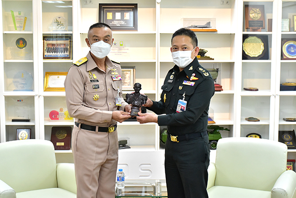 ๒๐ ก.ย.๖๔ พล.ร.ต.อะดุง พันธ์เอี่ยม ผอ.สวพ.ทร. และคณะ เข้าพบ พล.ท.คงชีพ ตันตระวาณิชย์ จก.วท.กห. เพื่อแสดงมุทิตาจิต แด่ จก.วท.กห. และแนะนำ ผอ.สวพ.ทร. ท่านใหม่ ณ วท.กห.