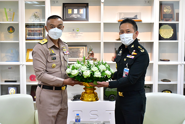 ๒๐ ก.ย.๖๔ พล.ร.ต.อะดุง พันธ์เอี่ยม ผอ.สวพ.ทร. และคณะ เข้าพบ พล.ท.คงชีพ ตันตระวาณิชย์ จก.วท.กห. เพื่อแสดงมุทิตาจิต แด่ จก.วท.กห. และแนะนำ ผอ.สวพ.ทร. ท่านใหม่ ณ วท.กห.
