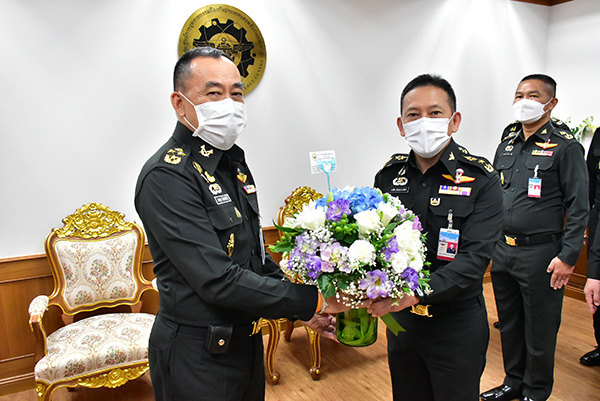 ๒๐ ก.ย.๖๔ พล.ท.คงชีพ ตันตระวาณิชย์ จก.วท.กห. นำคณะนายทหารชั้นนายพล เข้าแสดงมุทิตาจิตแด่ พล.อ.สราวุธ รัชตะนาวิน ผอ.ศอพท. ที่ได้รับโปรดเกล้าฯ เป็น รอง ปล.กห. ณ ศอพท.