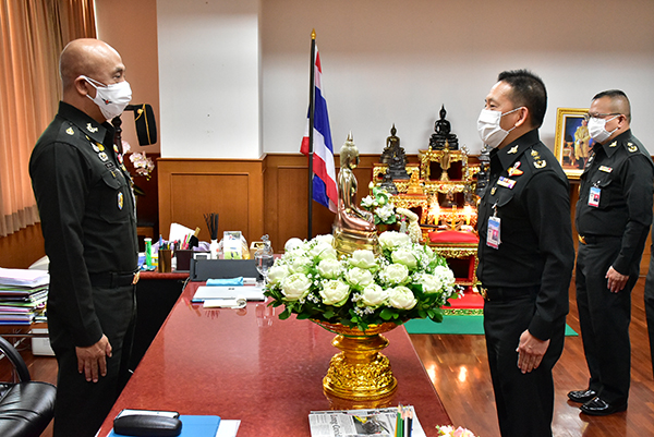 ๒๐ ก.ย.๖๔ พล.ท.คงชีพ ตันตระวาณิชย์ จก.วท.กห. และคณะผู้บังคับบัญชาระดับสูงของ วท.กห. เข้าแสดงมุทิตาจิต แด่ พล.อ.ชูชาติ บัวขาว รอง ปล.กห.(๒) ณ สำนักงาน รอง ปล.กห. อาคาร สำนักงานปลัดกระทรวงกลาโหม พื้นที่ศรีสมาน ชั้น ๙