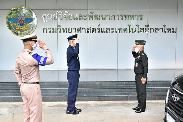 ๑๑ ต.ค.๖๔ ปล.กห. และคณะ เดินทางตรวจเยี่ยม ศวพท.วท.กห.