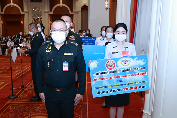 ๒๙ พ.ย.๖๔ พล.ท.สมเกียรติ สัมพันธ์ เจ้ากรมวิทยาศาสตร์และเทคโนโลยีกลาโหม มอบเงินและของรางวัลในงานกาชาด ประจำปี ๒๕๖๔