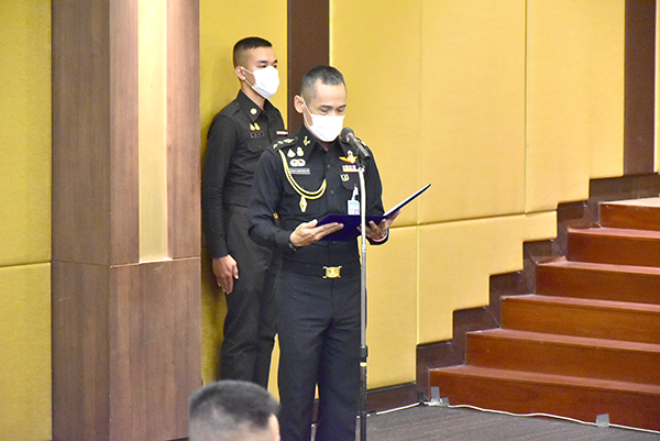 ๒๑ ก.ย.๖๔ พล.ท.คงชีพ ตันตระวาณิชย์ จก.วท.กห. กล่าวสดุดีและถ่ายภาพหมู่เป็นที่ระลึกในพิธีประกาศเกียรติคุณข้าราชการ ลูกจ้าง ที่ครบกำหนดเกษียณอายุราชการ ประจำปีงบประมาณ ๖๔ และข้าราชการที่ลาออกจากราชการก่อนเกษียณอายุตามมติ กขท. ประจำปีงบประมาณ ๖๕