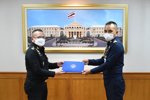 ๒๗ ก.ย.๖๕ จก.วท.กห. มอบโล่ผู้เกษียณอายุราชการประจำปี ๖๕ และข้าราชการดีเด่น วท.กห.