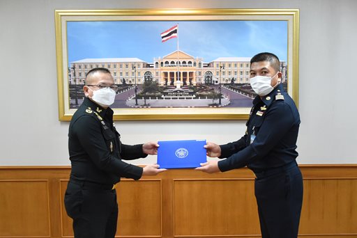 ๒๗ ก.ย.๖๕ จก.วท.กห. มอบโล่ผู้เกษียณอายุราชการประจำปี ๖๕ และข้าราชการดีเด่น วท.กห.