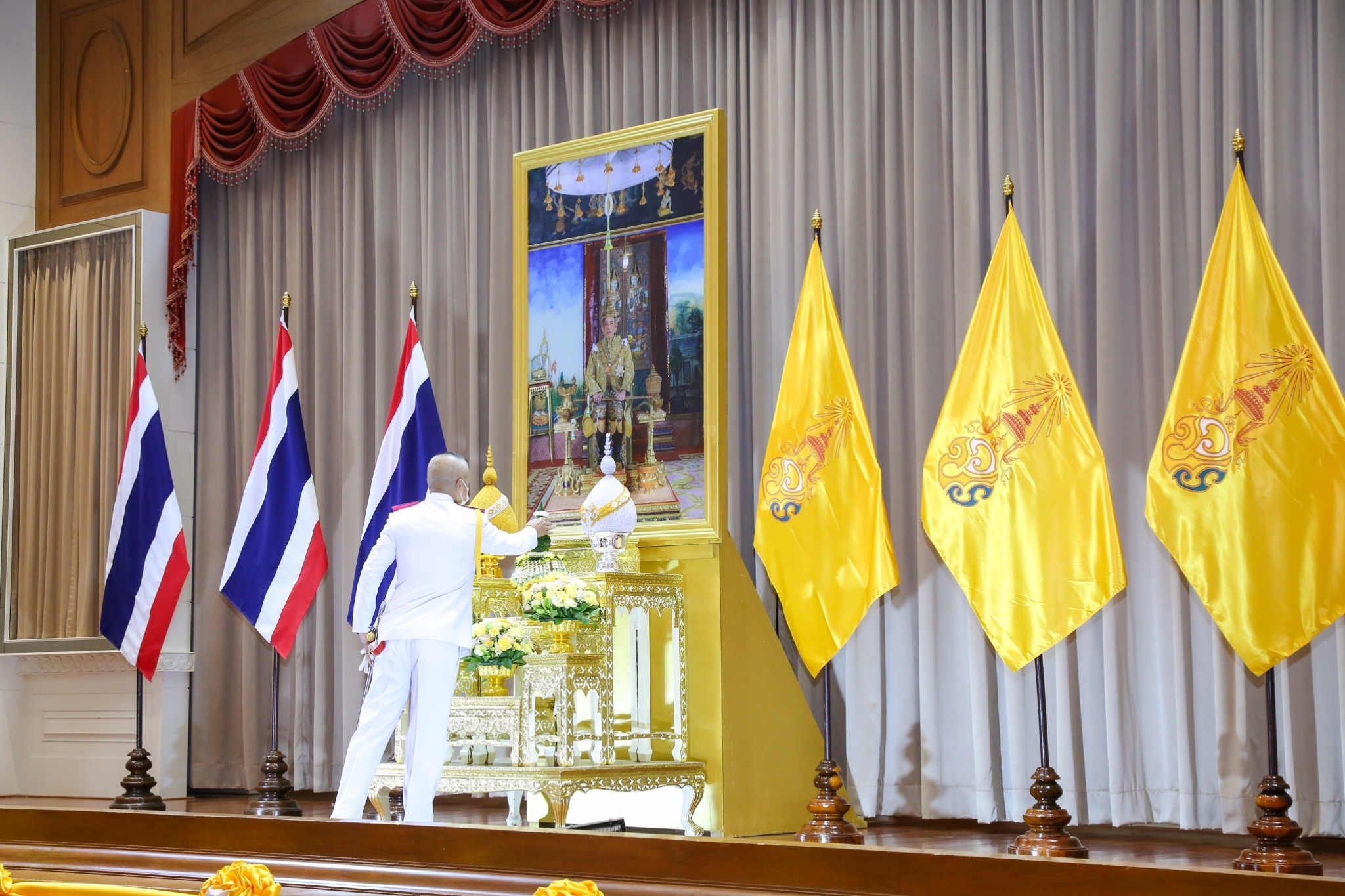 ๓ พ.ค.๖๕ จก.วท.กห. เข้าร่วมพิธีลงนามถวายพระพรชัยมงคล เนื่องในวันฉัตรมงคล