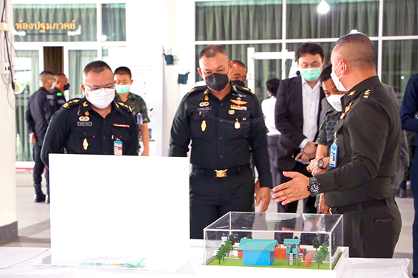 ๒๓ ก.พ.๖๕ จก.วท.กห. และคณะ เดินทางไปมอบอุปกรณ์พิเศษ ผลงานวิจัย ประจำปี ๒๕๖๕ ให้แก่ ผู้บัญชาการ มณฑลทหารบกที่ ๔๒ (ค่ายเสนาณรงค์)