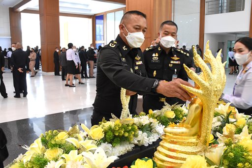 ๑๑ เม.ย.๖๖ จก.วท.กห. ร่วมกิจกรรมสรงน้ำพระ เนื่องในวันสงกรานต์