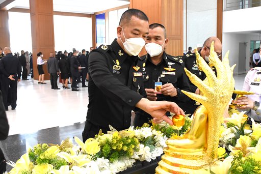 ๑๑ เม.ย.๖๖ จก.วท.กห. ร่วมกิจกรรมสรงน้ำพระ เนื่องในวันสงกรานต์