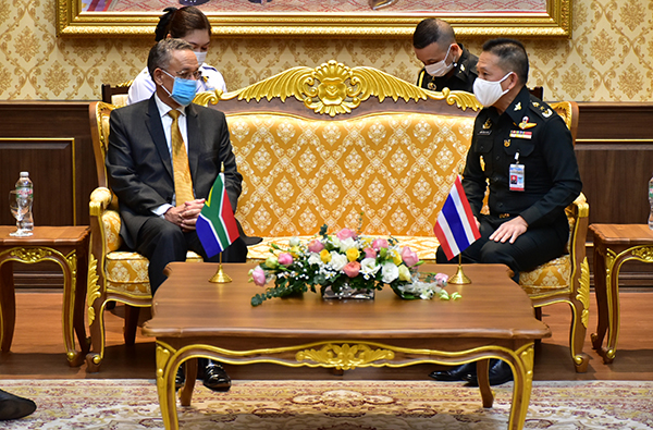 ๒ ธ.ค.๖๓ พล.ท.คงชีพ ตันตระวาณิชย์ จก.วท.กห. ให้การต้อนรับเอกอัครราชทูตสาธารณรัฐแอฟริกาใต้ ประจําประเทศไทย