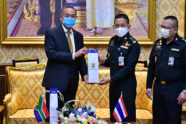 ๒ ธ.ค.๖๓ พล.ท.คงชีพ ตันตระวาณิชย์ จก.วท.กห. ให้การต้อนรับเอกอัครราชทูตสาธารณรัฐแอฟริกาใต้ ประจําประเทศไทย