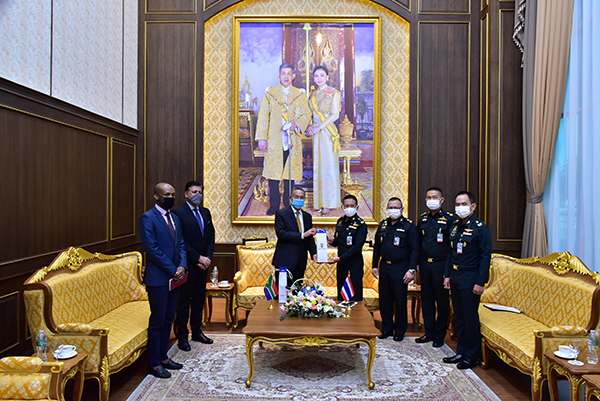 ๒ ธ.ค.๖๓ พล.ท.คงชีพ ตันตระวาณิชย์ จก.วท.กห. ให้การต้อนรับเอกอัครราชทูตสาธารณรัฐแอฟริกาใต้ ประจําประเทศไทย