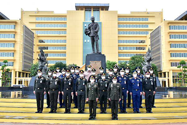 ๑ ต.ค.๖๔ พล.อ.คงชีพ ตันตระวาณิชย์ และ พล.ท.สมเกียรติ สัมพันธ์ เจ้ากรมวิทยาศาสตร์และเทคโนโลยีกลาโหม ร่วมถวายสักการะพระบรมราชานุเสาวรีย์ พระบาทสมเด็จพระจุลจอมเกล้าเจ้าอยู่หัว ณ บริเวณ หน้าอาคาร สำนักงานปลัดกระทรวงกลาโหม