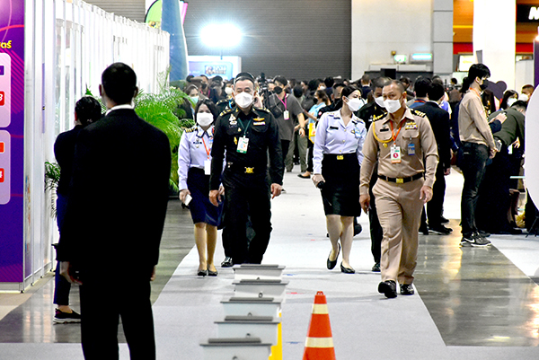 ๑๑ พ.ย.๖๔ พล.อ.ประยุทธ์ จันทร์โอชา นายกรัฐมนตรี เยี่ยมชมนิทรรศการในงานมหกรรมวิทยาศาสตร์และเทคโนโลยีแห่งชาติ