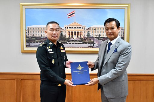 ๕ ต.ค.๖๖ จก.วท.กห. มอบใบประกาศรับรองมาตรฐานยุทโธปกรณ์ กห. ให้กับผู้ประกอบการภาคเอกชน