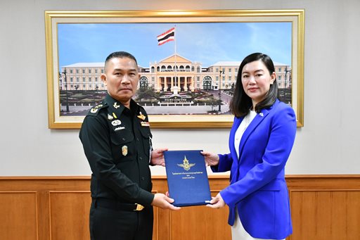 ๕ ต.ค.๖๖ จก.วท.กห. มอบใบประกาศรับรองมาตรฐานยุทโธปกรณ์ กห. ให้กับผู้ประกอบการภาคเอกชน