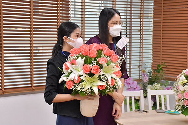๒๗ ก.ย.๖๔ ดร.ศิวรักษ์ ศิวโมกษธรรม ผู้อำนวยการศูนย์เทคโนโลยีเพื่อความมั่นคงของประเทศและการประยุกต์เชิงพานิชย์ สวทช. เข้าพบ พล.ท.คงชีพ ตันตระวาณิชย์ จก.วท.กห. และ รอง จก.วท.กห.(๑) เพื่อแสดงความยินดี ที่ได้เลื่อยยศสูงขึ้น