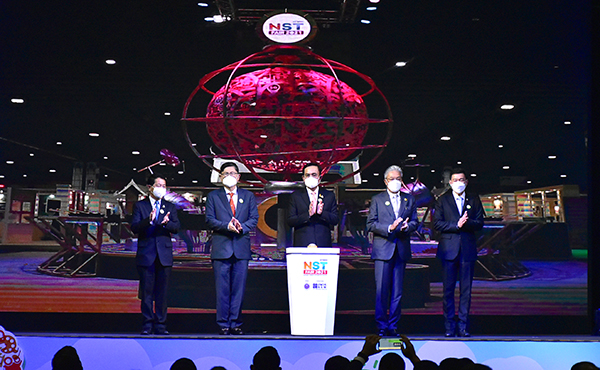 ๑๑ พ.ย.๖๔ จก.วท.กห. ร่วมในพิธีเปิดงานมหกรรมวิทยาศาสตร์และเทคโนโลยีแห่งชาติ ประจำปี ๒๕๖๔