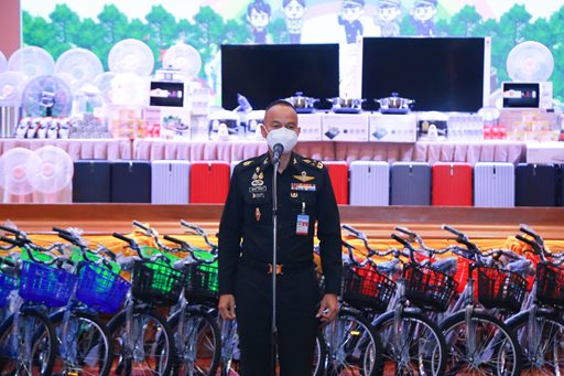 ๑ ธ.ค.๖๕ จก.วท.กห. ร่วมพิธีรับมอบเงินและของรางวัลงานกาชาด ประจำปี ๒๕๖๕