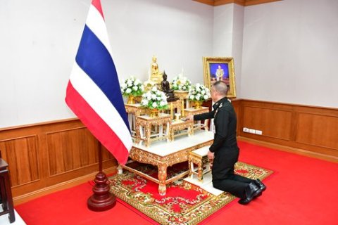 ๙ ม.ค.๖๙ จก.วท.กห. เป็นประธานในพิธีสวดมนต์และยืนสงบนิ่ง