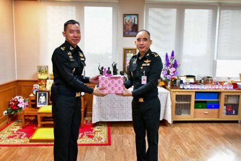 ๒๖ ม.ค.๖๙ จก.วท.กห. มอบของขวัญและการ์ดอวยพรให้แก่กำลังพล วท.กห.