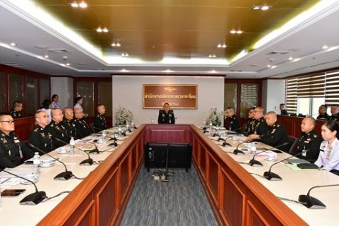 ๑๖ ก.พ. ประชุมการปรับโครงสร้างการจัดและอัตราของ นขต.กห. และเหล่าทัพ