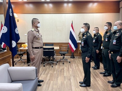 ๑๖ ก.ย.๖๔ พล.ท.คงชีพ ตันตระวาณิชย์ จก.วท.กห. นำคณะนายทหารชั้นนายพล เข้าแสดงมุทิตาจิตแด่ พล.ร.อ.สมประสงค์ นิลสมัย รอง ปล.กห.(๑) ที่ได้รับโปรดเกล้าฯ เป็น ผบ.ทร. ณ ศาลาว่าการกระทรวงกลาโหม