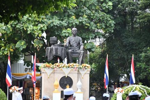 ๑๙ ต.ค.๖๖ พิธีวางพุ่มดอกไม้ถวายราชสักการะพระบาทสมเด็จพระบรมชนกาธิเบศร มหาภูมิพลอดุลยเดชมหาราช บรมนาถบพิตร