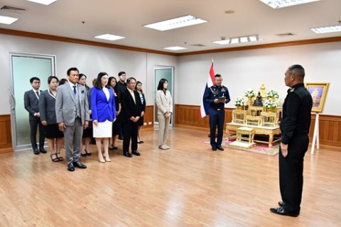 ๕ ต.ค.๖๖ จก.วท.กห. มอบใบประกาศรับรองมาตรฐานยุทโธปกรณ์ กห. ให้กับผู้ประกอบการภาคเอกชน